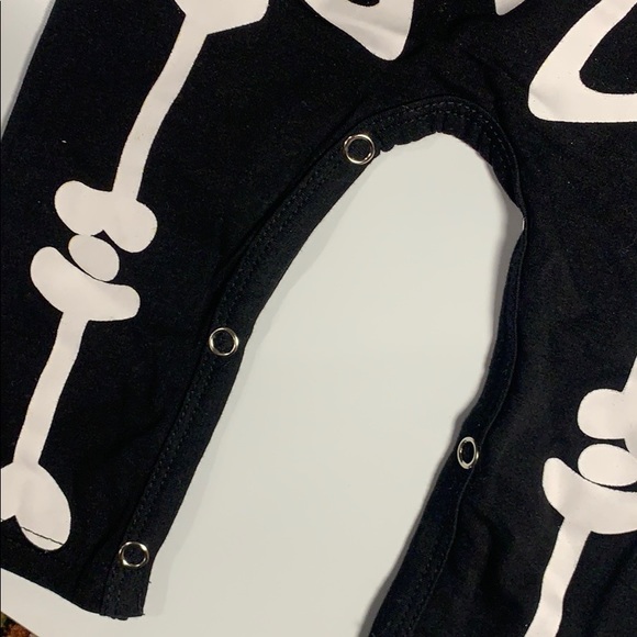 Halloween skeleton onesie and bib - Picture 4 of 5